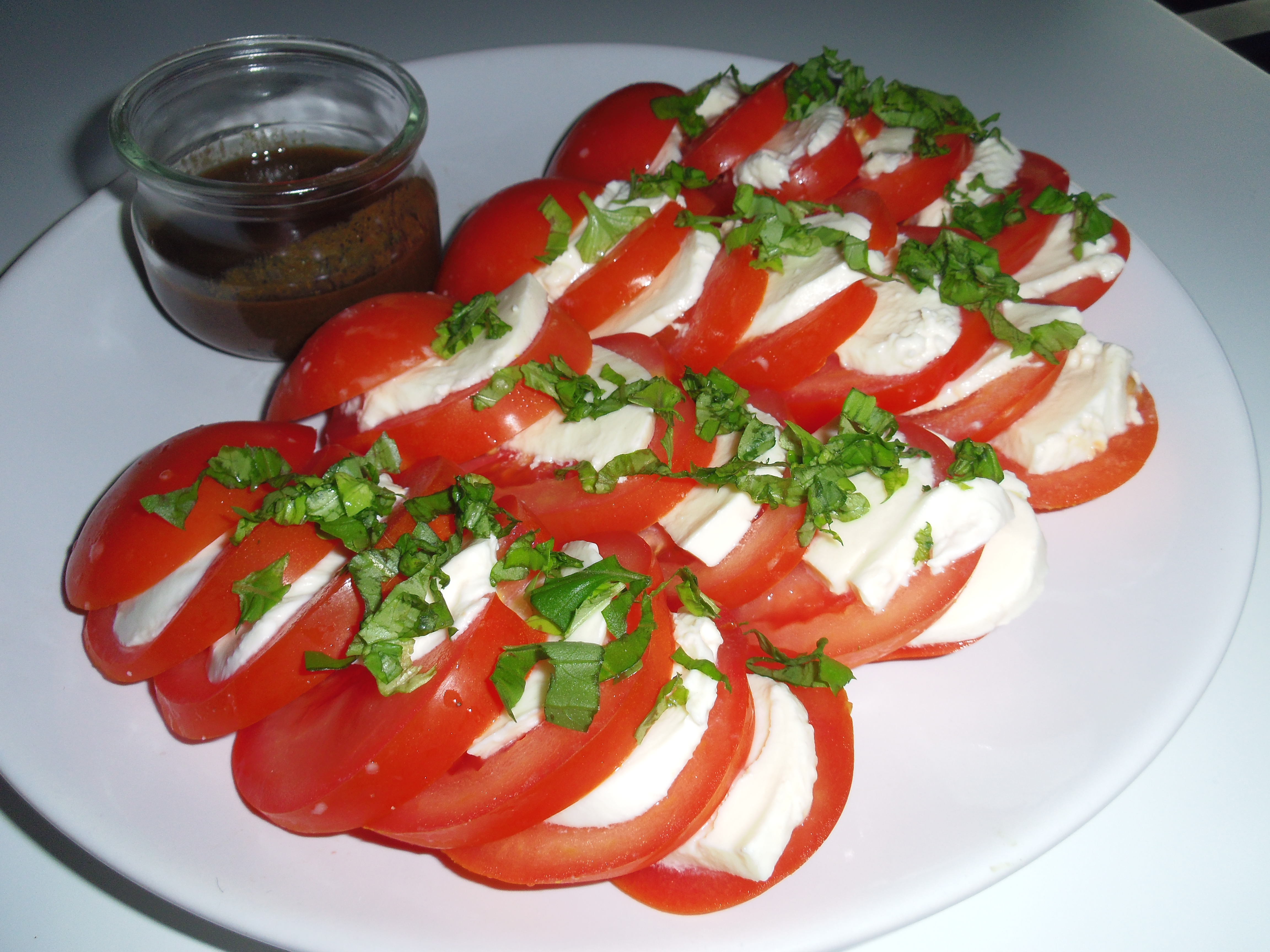 pomidory z mozzarellą