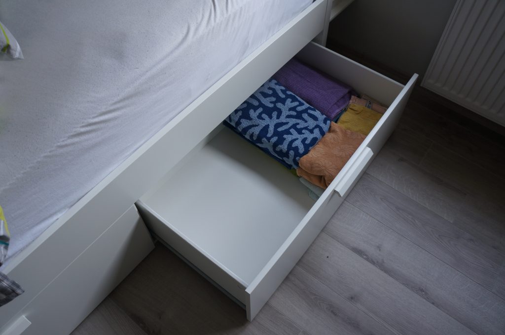 szuflada pod łóżko